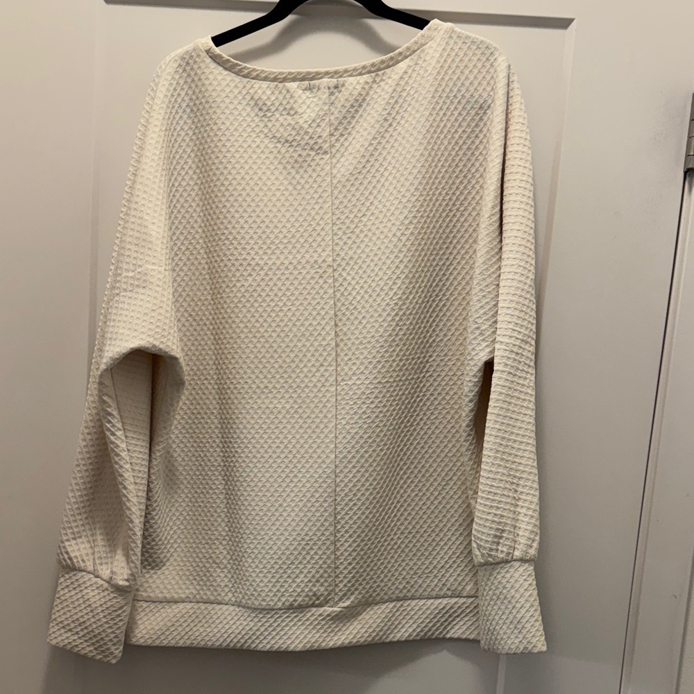 🆕Buckle Black Textured Cream Top. XL. NWOT!!💥💥 - Picture 4 of 4